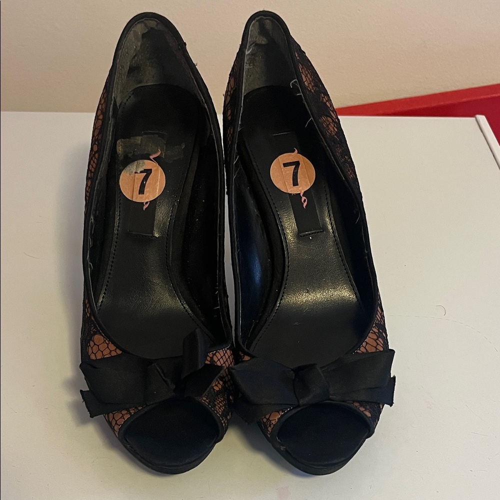 Preowned Elegant Black and Brown Peep-Toe Heels